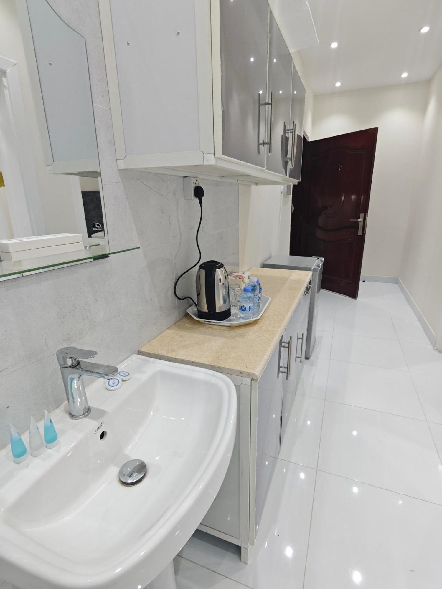 Yaqoot Al Madina Suites Al Awali Kültér fotó