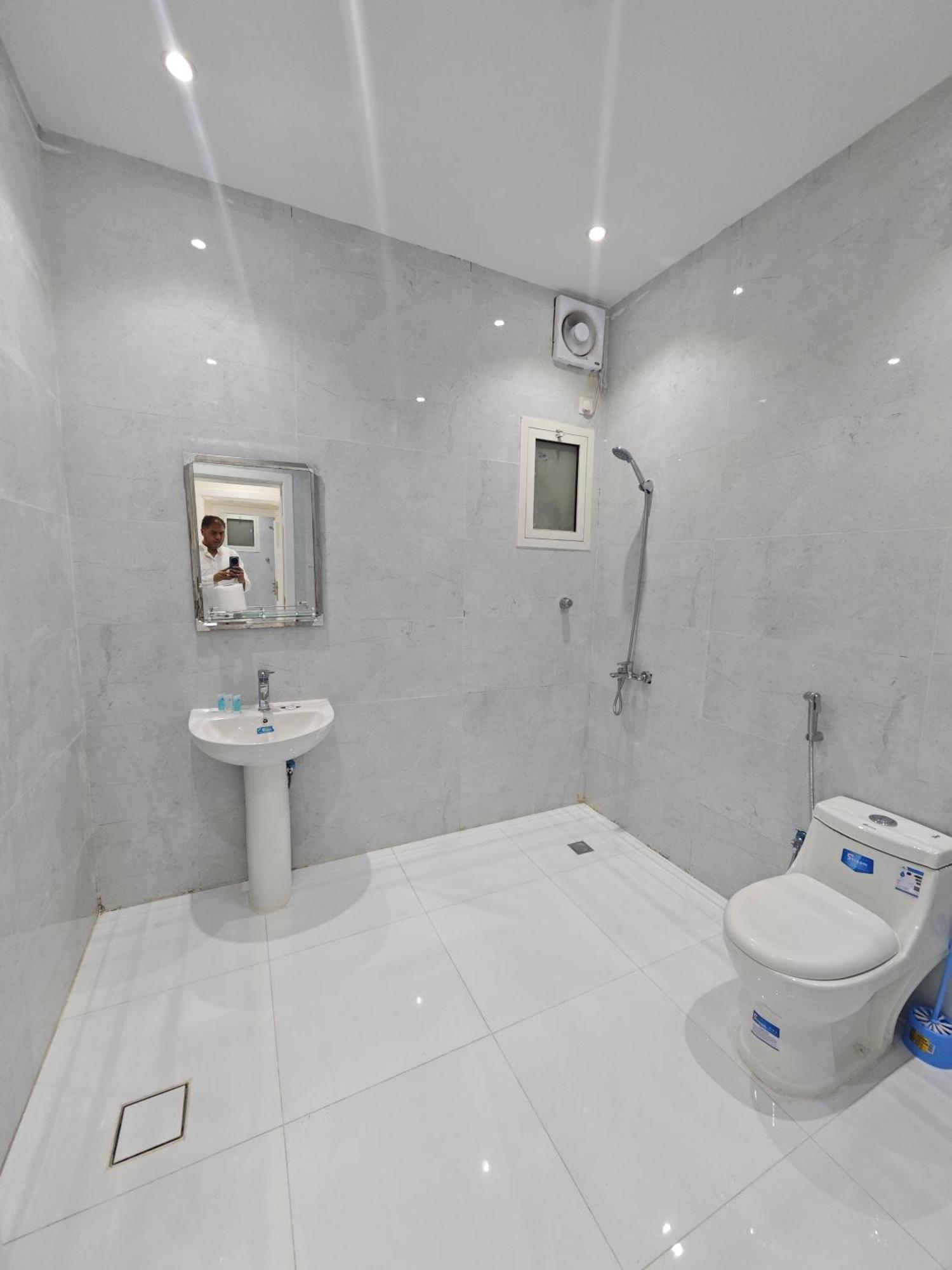 Yaqoot Al Madina Suites Al Awali Kültér fotó